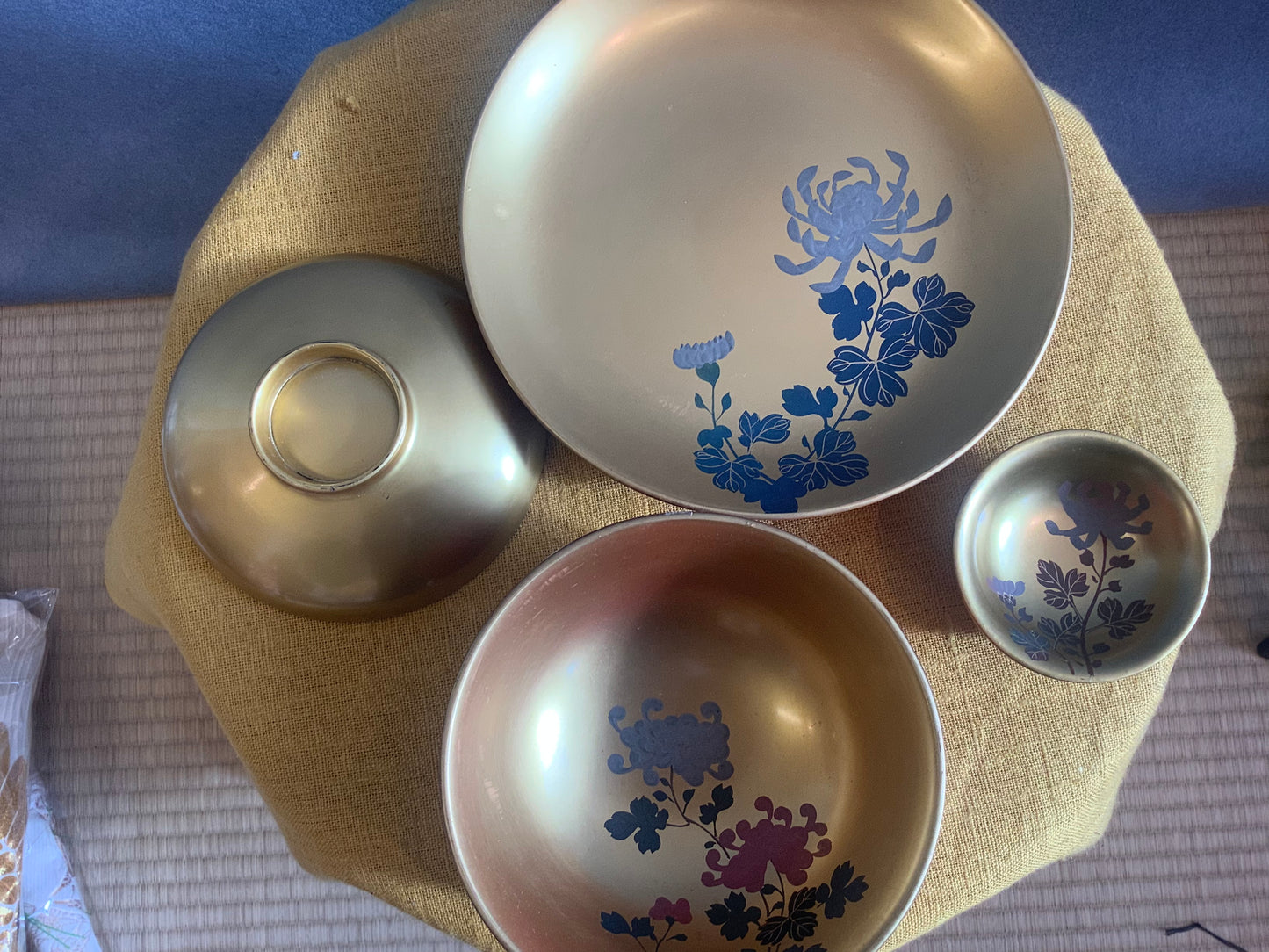 Gold lacquered Eating Set