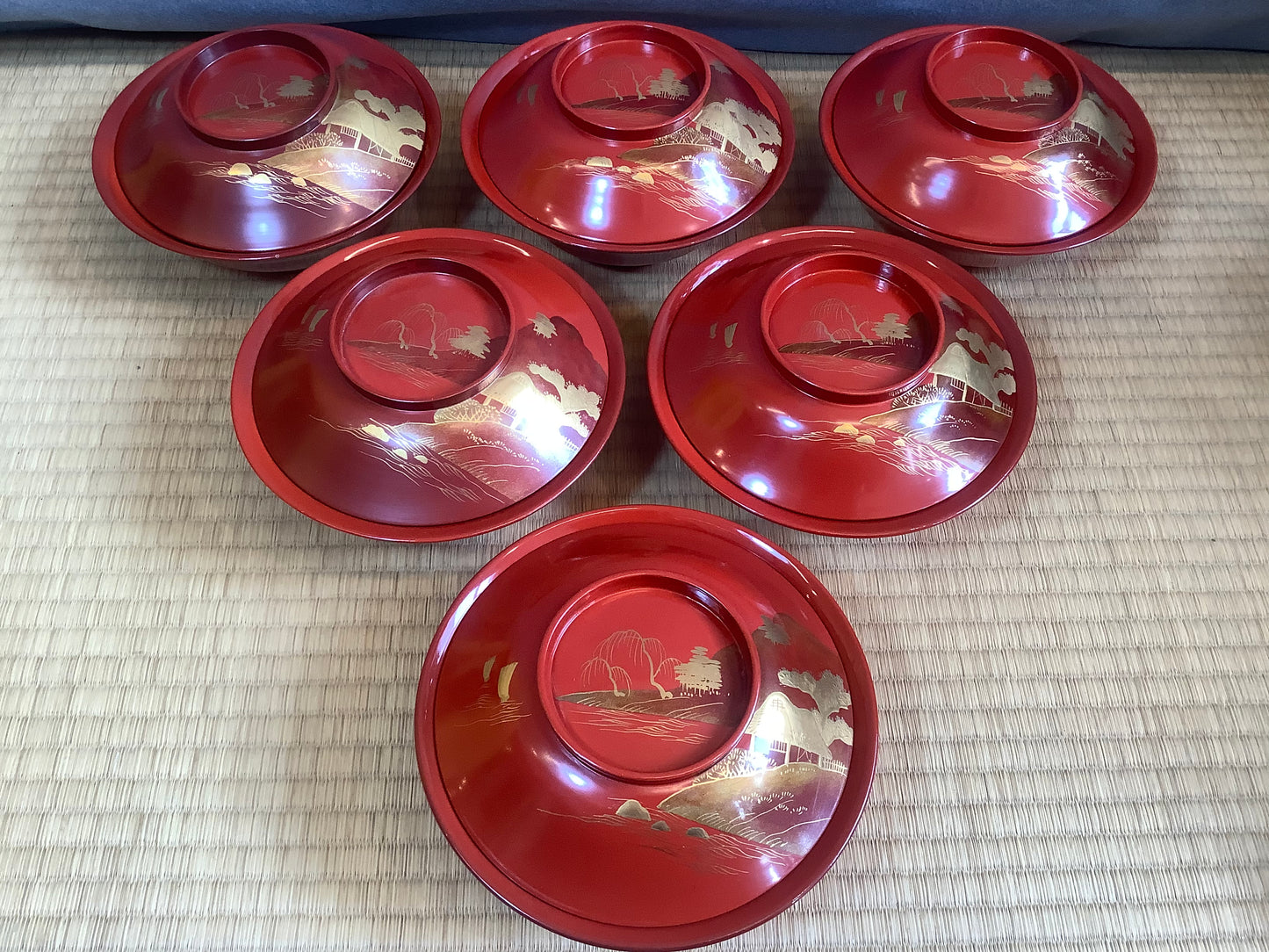 Lacquered wooden bowls